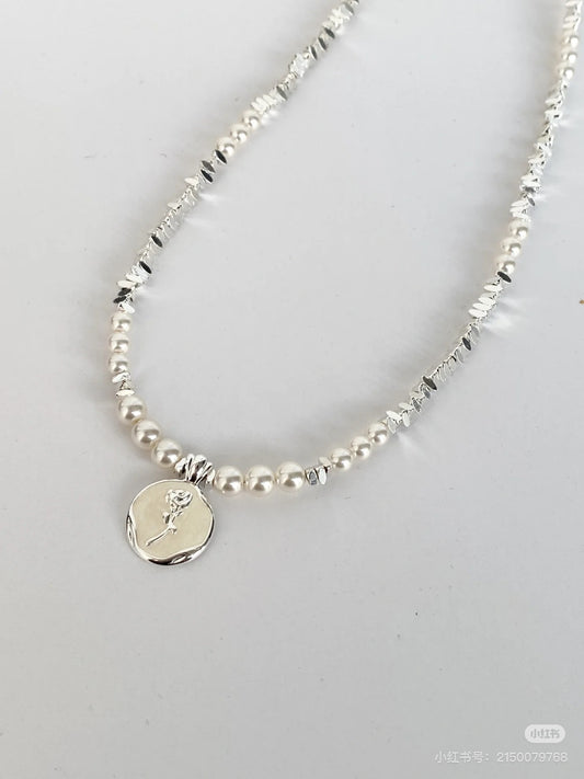 2番 シルバーパールのニュアンスネックレス(ローズモチーフ)