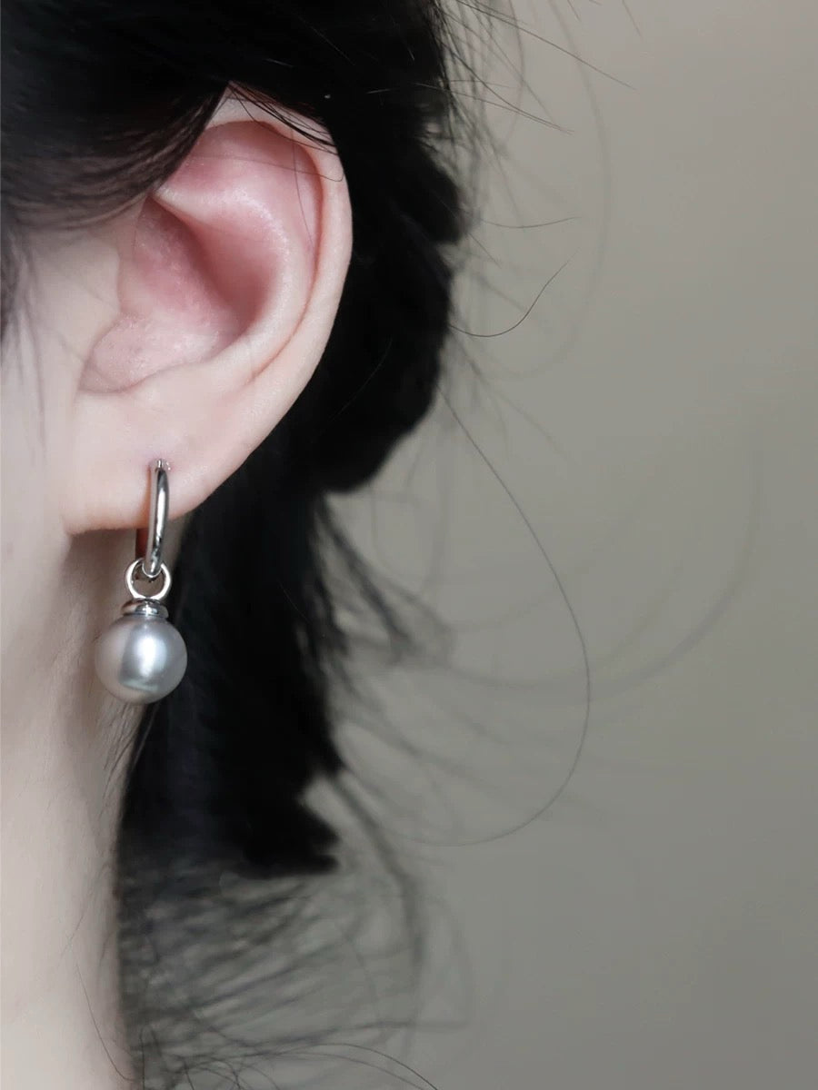 19番 グレーのパール風ノンホールピアス