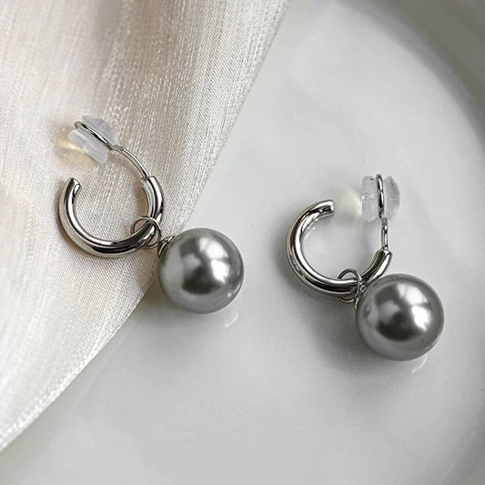 19番 グレーのパール風ノンホールピアス