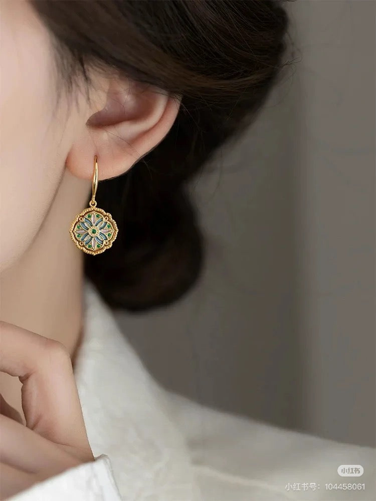 21番 油絵のような彩り レトロフラワー ピアス