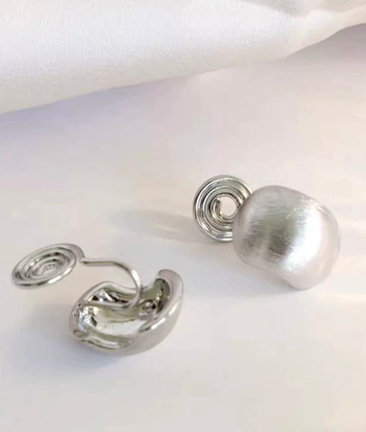 20番　マットメタル つや消しイヤリング（シルバー／ゴールド）